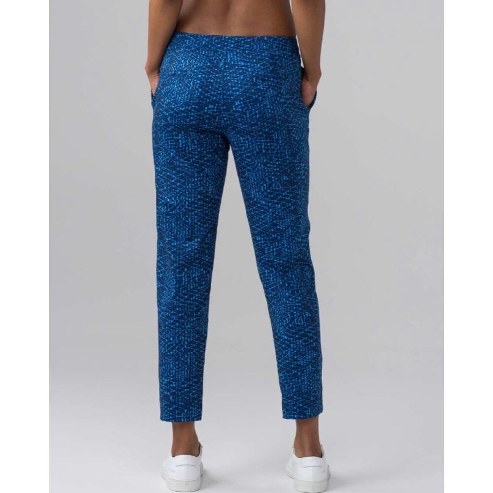 Lululemon Slim Jet Crop Joggers Size 2 Pants Blue Samba Snake Print - Picture 3 of 9